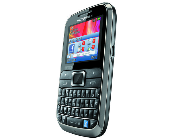 Motorola выпускает телефон с поддержкой трех SIM-карт