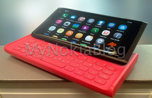 Опубликованы снимки неанонсированного смартфона Nokia на платформе MeeGo 