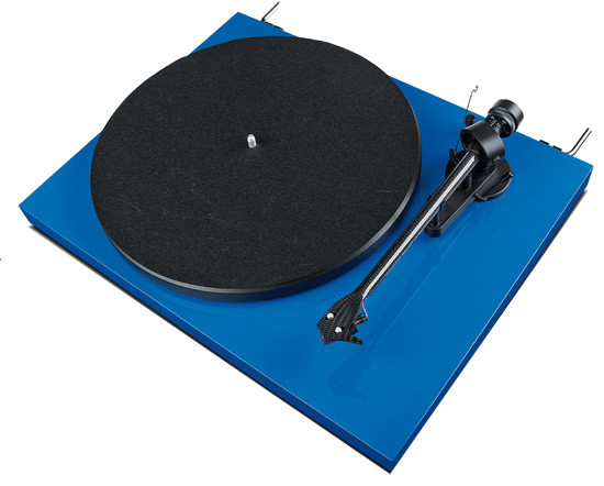 Debut: новая жизнь на углеродной основе. Обзор проигрывателя виниловых дисков Pro-Ject Debut Carbon