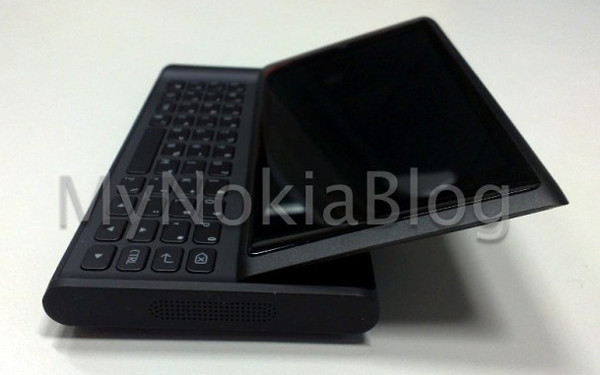 Опубликованы снимки неанонсированного смартфона Nokia на платформе MeeGo 