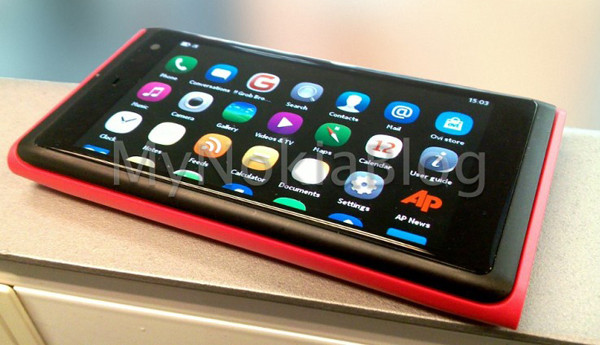 Опубликованы снимки неанонсированного смартфона Nokia на платформе MeeGo 