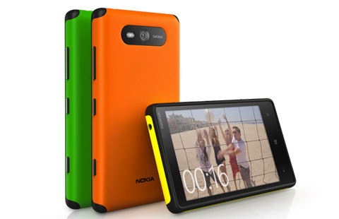 Nokia выпустит три вида задних панелек для смартфона Lumia 820