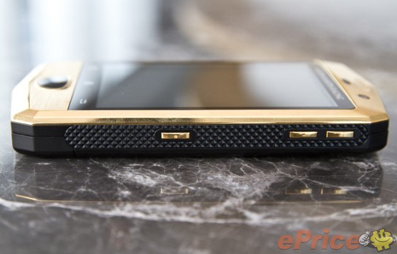 Под брендом Aston Martin выпущена линейка смартфонов картинка Под брендом Aston Martin выпущена линейка смартфонов