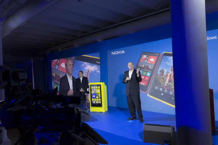 Запуск Lumia: российские приключения двух Стивов