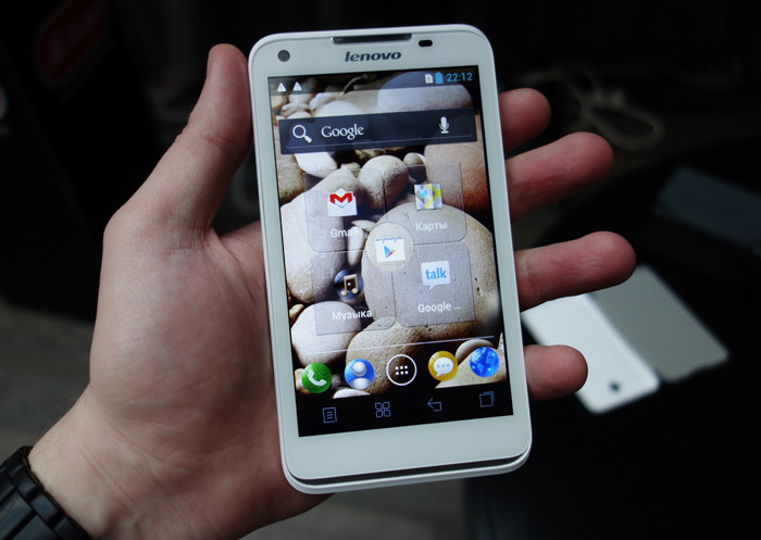 Lenovo представила в России два Android-смартфона