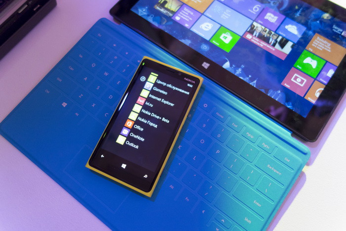 Запуск Lumia: российские приключения двух Стивов