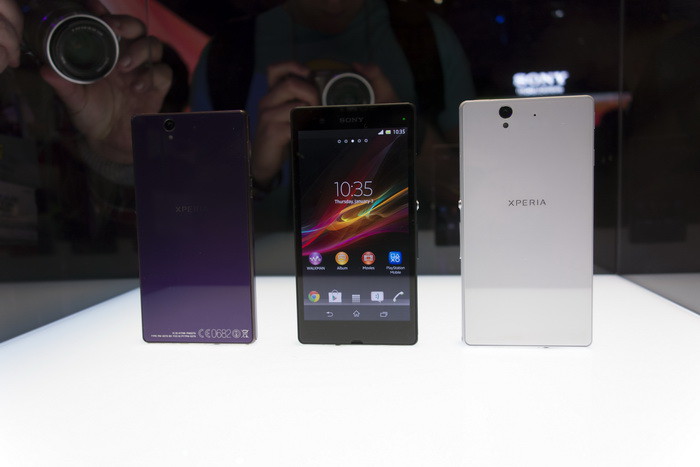 CES 2013: несколько живых фотографий смартфонов Sony Xperia Z и ZL картинка CES 2013: несколько живых фотографий смартфонов Sony Xperia Z и ZL