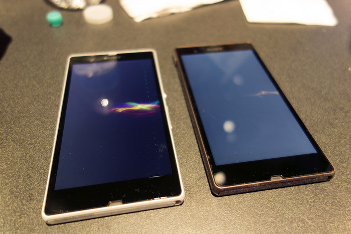 CES 2013: несколько живых фотографий смартфонов Sony Xperia Z и ZL