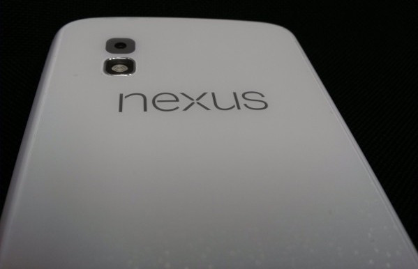 Опубликовано изображение белой версии смартфона LG Nexus 4
