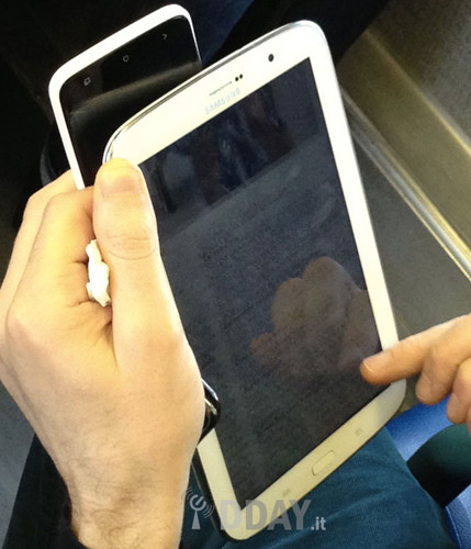 Появились изображения планшета Samsung Galaxy Note 8.0