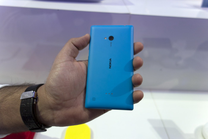 MWC 2013: Nokia Lumia 720 – очередной цветной смартфон со слабым экраном