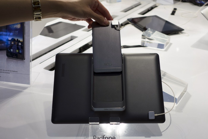 MWC 2013: живые фото ASUS Fonepad и Padfone Infinity