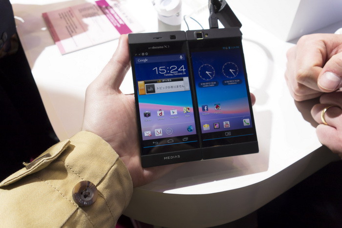 Телефон два экрана цена. Самсунг с 2 экранами. NEC телефон с двумя экранами 2020. Смартфоны с двумя экранами 2022. Двухсторонний смартфон.