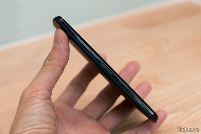 Опубликованы изображения смартфона Motorola XT912A с 1,7-гигагерцевым процессором Qualcomm 