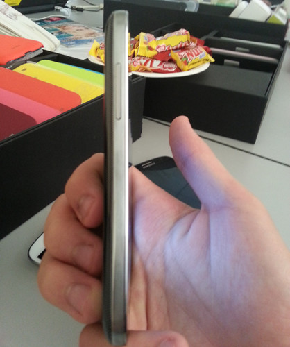 Опубликованы шпионские снимки смартфона Samsung Galaxy S IV Mini