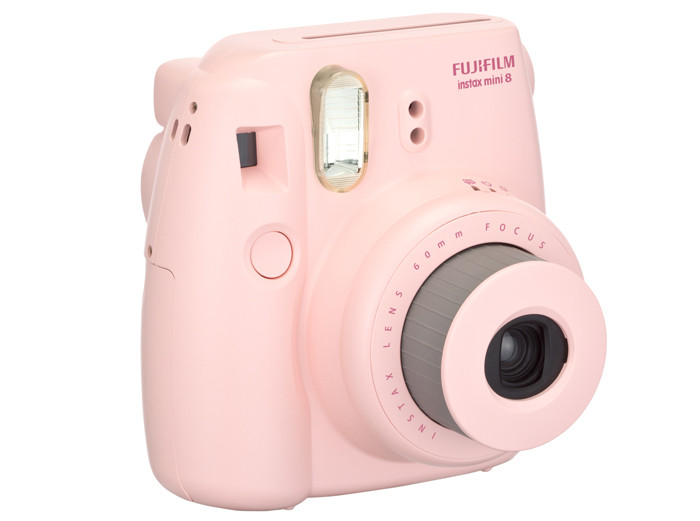 В России представлена пленочная фотокамера Fujifilm Instax Mini 8 с функцией моментальной печати