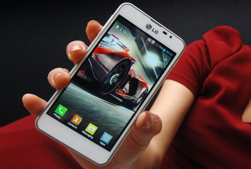 Начинаются продажи недорогого LTE-смартфона LG Optimus F5