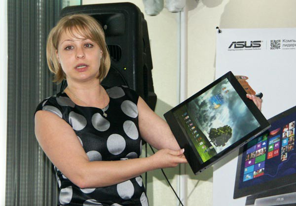 Asus показала новый трансформер-моноблок