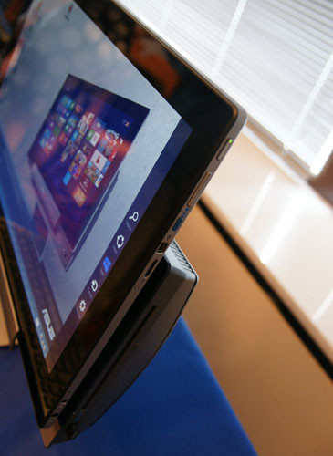 Asus показала новый трансформер-моноблок