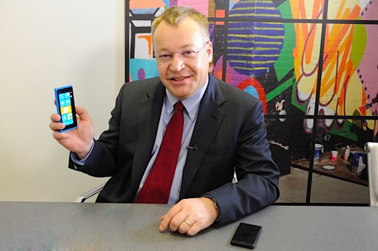 Глава Nokia Стивен Элоп получил на орехи от акционеров