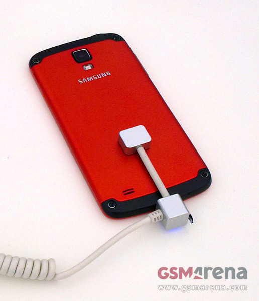 Опубликованы снимки пылевлагозащищенного смартфона Samsung Galaxy S4 Active
