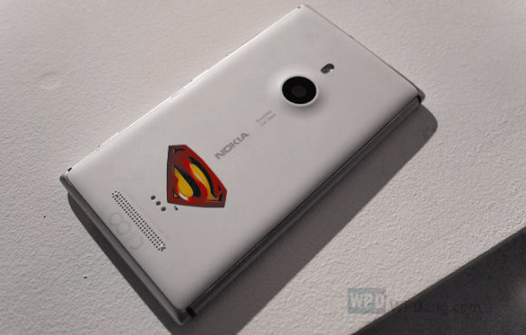 Nokia готовит смартфон Lumia 925 Superman Limited Edition
