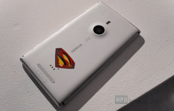 Nokia готовит смартфон Lumia 925 Superman Limited Edition картинка Nokia готовит смартфон Lumia 925 Superman Limited Edition