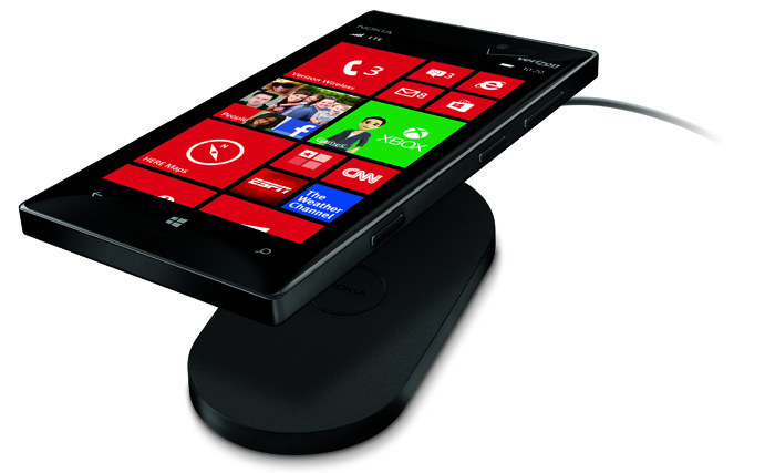 Nokia представила смартфон Lumia 928 с 8,7-мегапиксельной камерой и ксеноновой вспышкой 