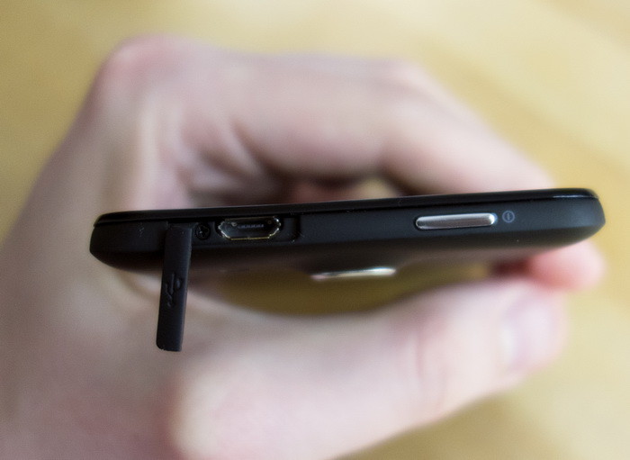 Alcatel One Touch Idol Ultra: бюджетник, изображающий флагмана