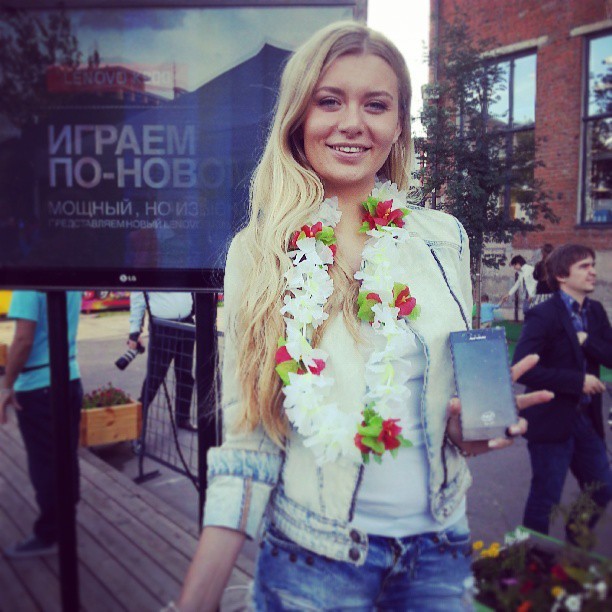 Начинаются российские продажи смартфона Lenovo IdeaPhone K900 на базе Intel Atom