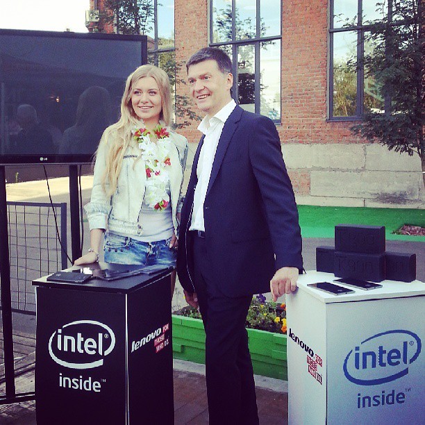 Начинаются российские продажи смартфона Lenovo IdeaPhone K900 на базе Intel Atom