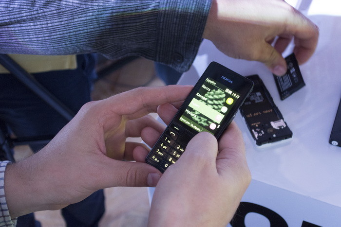 Nokia 515 Dual SIM: рассказ о новейшей престижной звонилке и живые фотографии