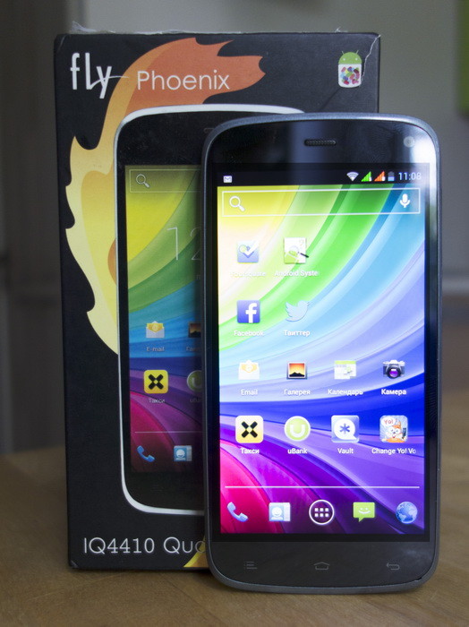 Fly IQ4410 Quad Phoenix: китайский смартфон с человеческим лицом