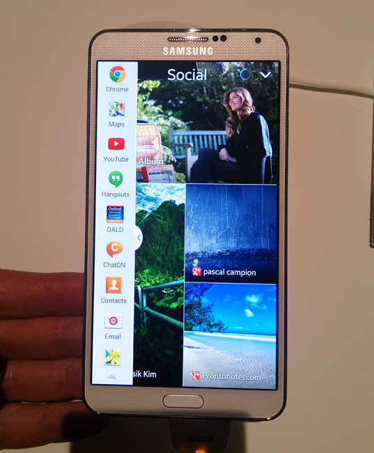 IFA 2013: «живая» фотосессия часов Samsung Galaxy Gear и смартфона Galaxy Note 3