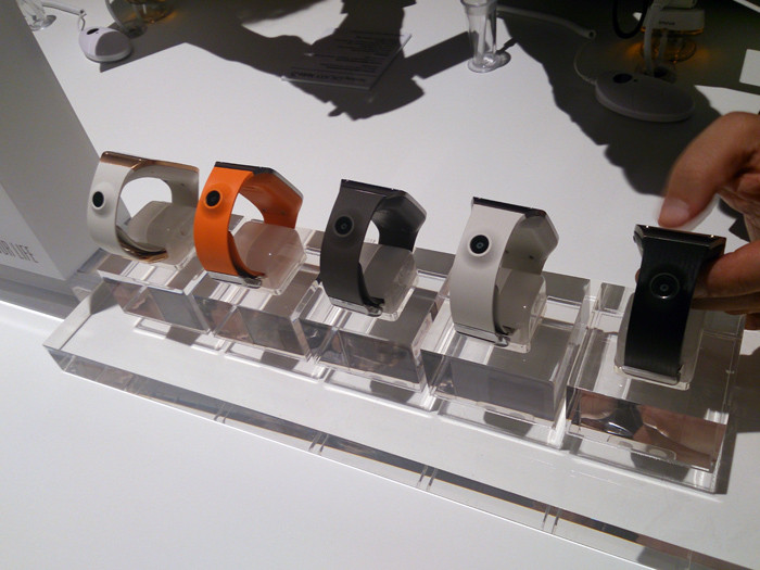 IFA 2013: «живая» фотосессия часов Samsung Galaxy Gear и смартфона Galaxy Note 3