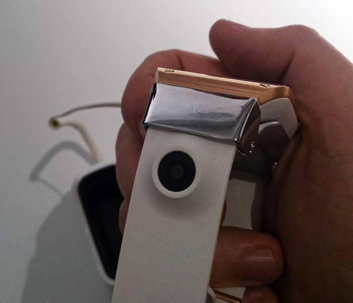IFA 2013: «живая» фотосессия часов Samsung Galaxy Gear и смартфона Galaxy Note 3
