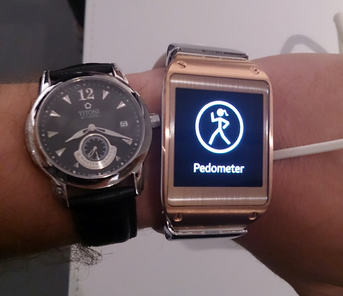 IFA 2013: «живая» фотосессия часов Samsung Galaxy Gear и смартфона Galaxy Note 3