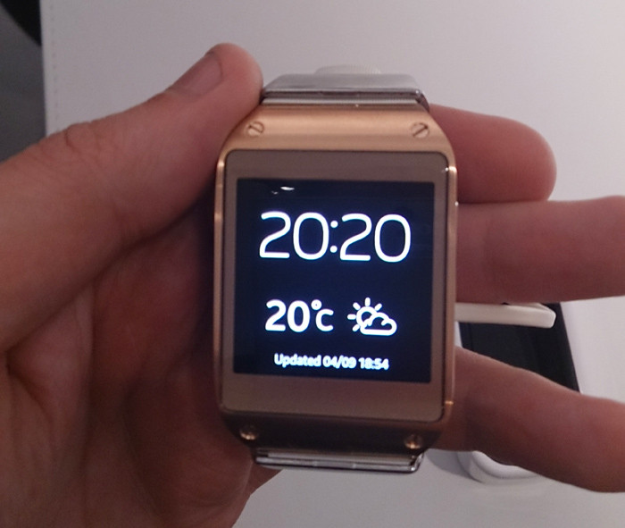 IFA 2013: «живая» фотосессия часов Samsung Galaxy Gear и смартфона Galaxy Note 3