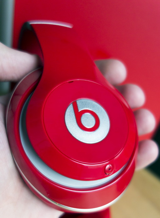 Обзор Beats Studio образца 2013 года: наушники, которые думают за вас