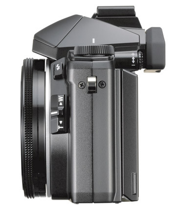 Olympus представила компактный фотоаппарат со светосильным универсальным объективом