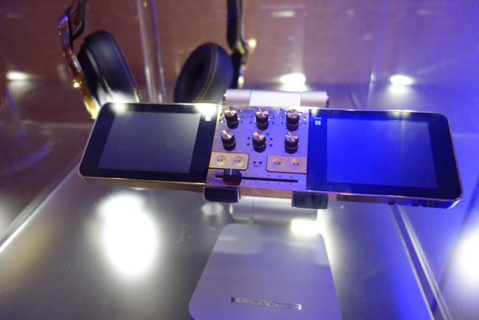 Записки с CES-2014: Monster демонстрирует сдержанность и лаконичность