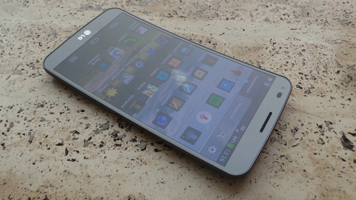 LG G Flex: зачем смартфону гибкость?