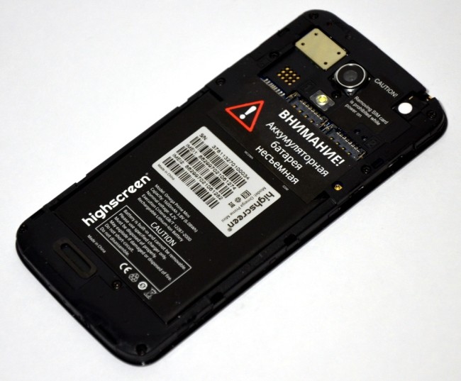 Highscreen Omega Prime Mini: маленький смартфон, способный менять цвет корпуса