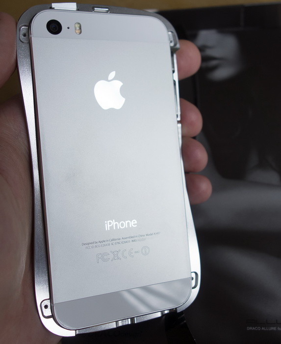 Новые бамперы для iPhone DRACOdesign Allure W и Allure A