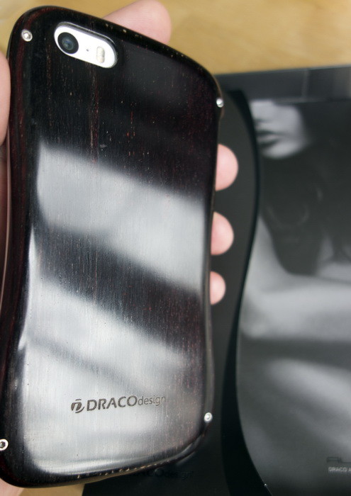 Новые бамперы для iPhone DRACOdesign Allure W и Allure A