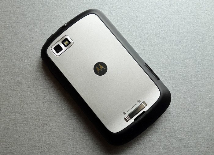 Обзор Motorola Defy Pro – защищенного ретро-смартфона с QWERTY-клавиатурой 