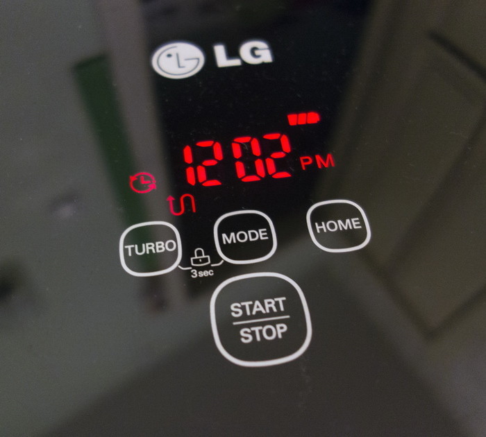 Обзор робота-пылесоса LG HOM-BOT SQUARE: полезная вещь или дорогой гаджет? 