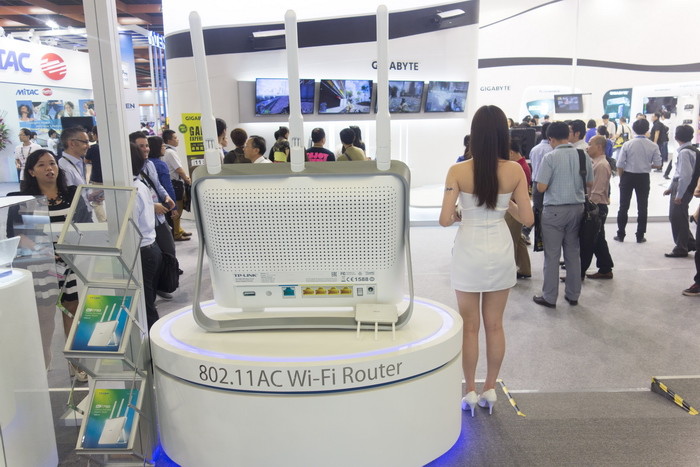 Прогулки по Computex. Часть вторая: TP-LINK, Hiper, нефритовый жезл Acer, грустные приветы из прошлого и многое другое