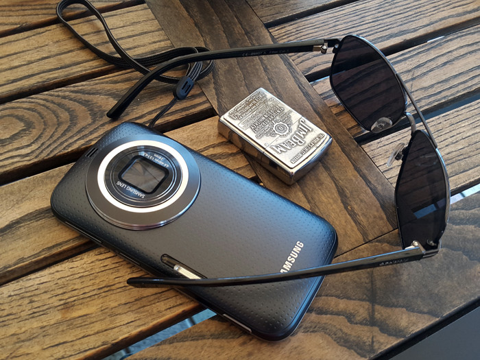 Samsung Galaxy K Zoom: скорее смартфон, чем камера