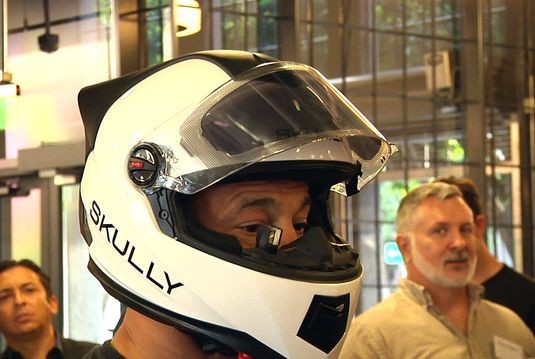Начат прием предзаказов на мотошлем Skully со встроенной камерой заднего обзора картинка Skully AR-1